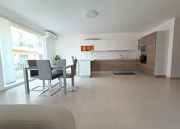 Cosy 2Bed Apartment In Manikata By Homely