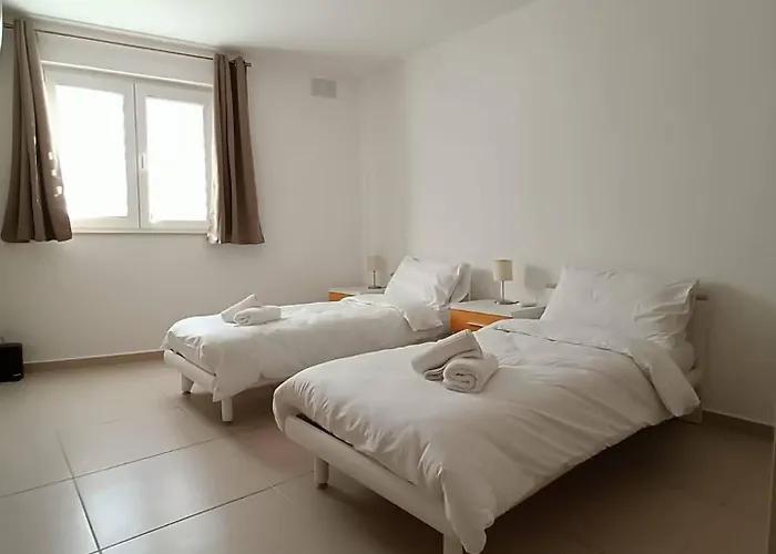 Cosy 2Bed Apartment In Manikata By Homely